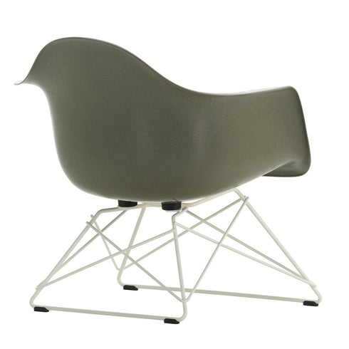 Eames Armchair in Fiberglass LAR / White Base